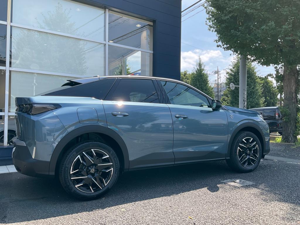 視線を奪う魅力のデザイン、New 3008HYBRID🦁