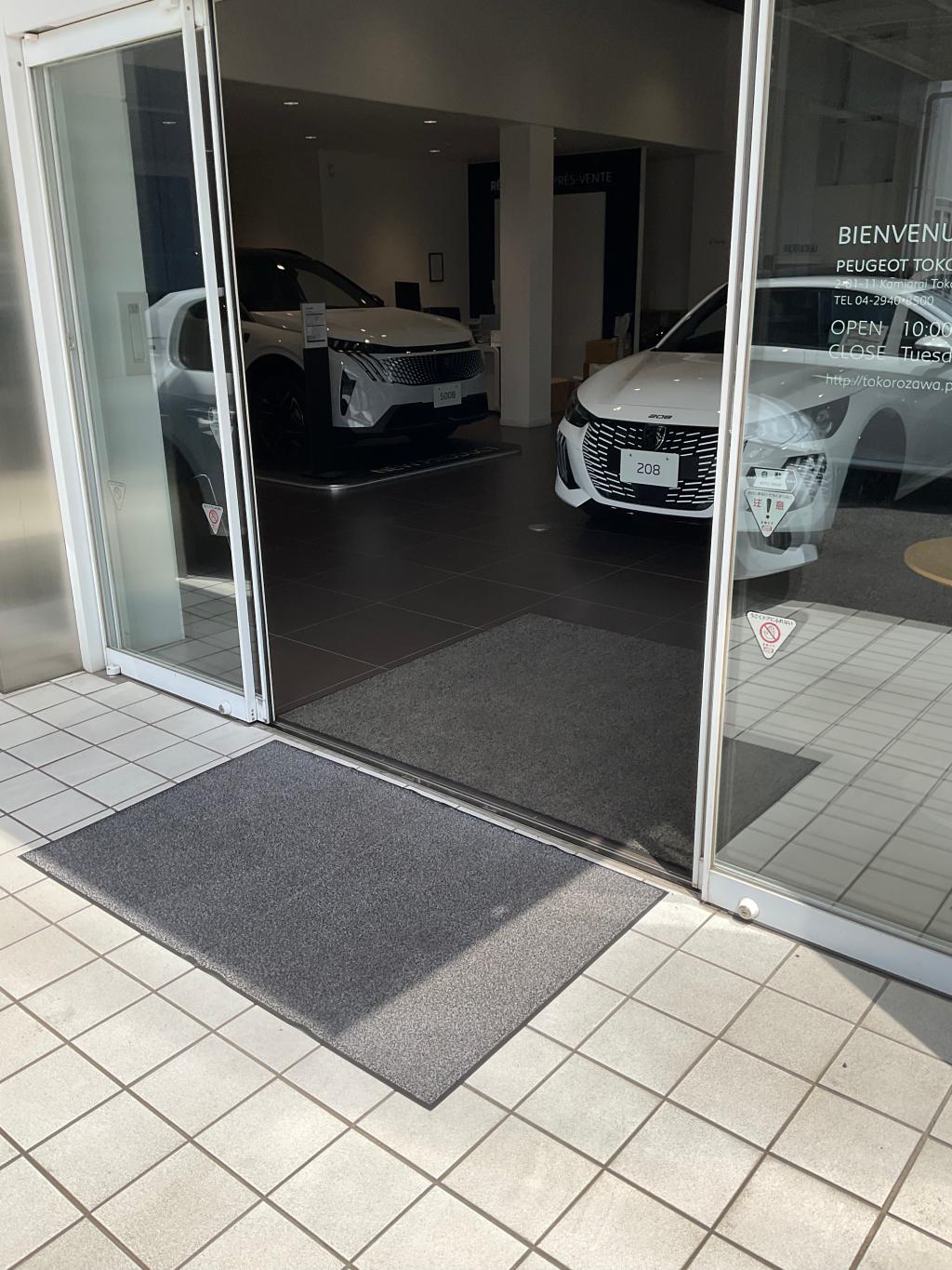 ショールームへの扉が皆様のご来店を楽しみに開いております！