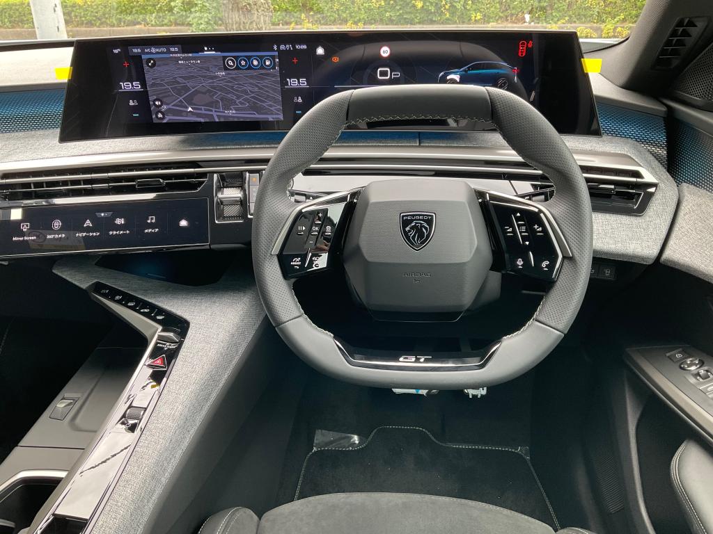 New 3008HYBRID　１０ベストカー受賞㊗️