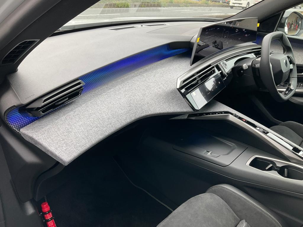 New 3008HYBRID　１０ベストカー受賞㊗️